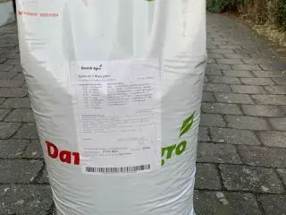 2 stk hønsefoder til salg