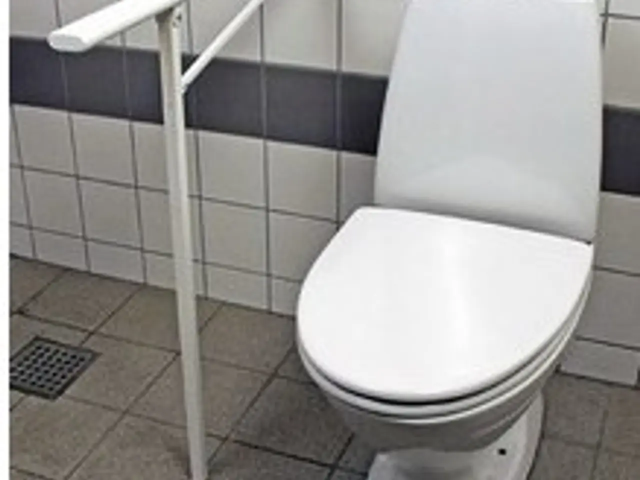 Billede 1 - MIA Toiletstøtte M4 Brugt, virker fin