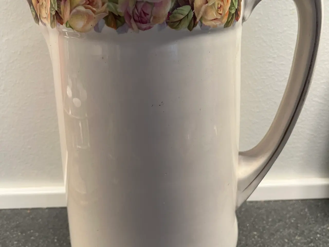 Billede 2 - Flot antik kande med dekorativ blomsterkant med fe