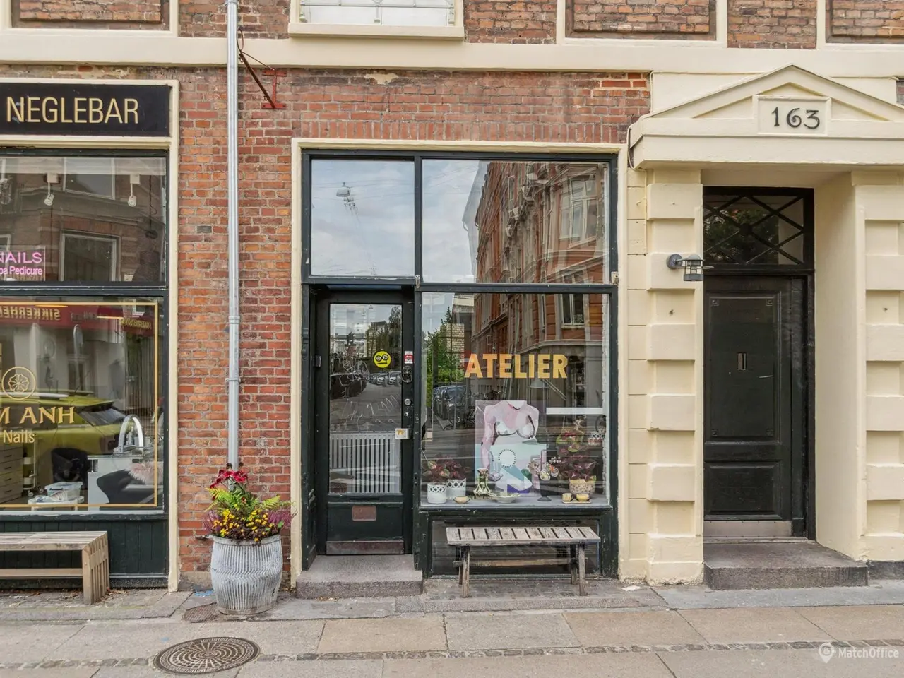 Billede 2 - Eksklusivt butikslokale på Vesterbrogade med stor facade og høj synlighed