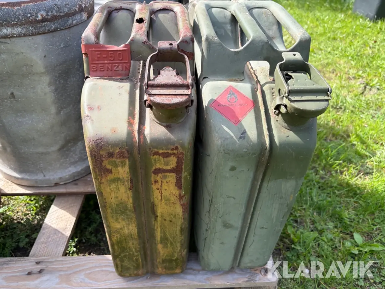 Billede 5 - Lot Jerrycans og assorterede metal - 6 styk
