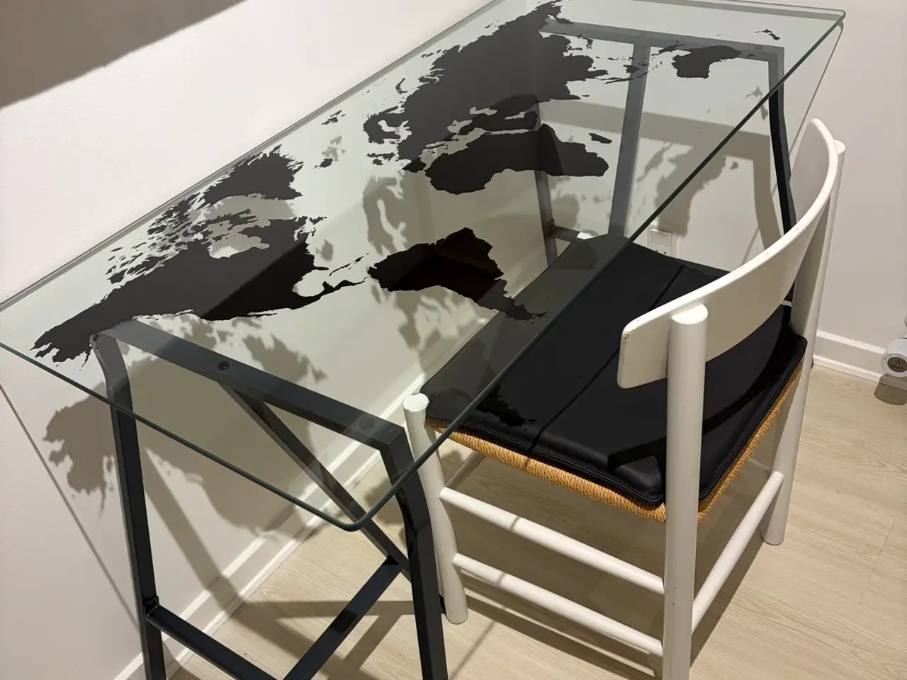 Billede 1 - Skrivebord med verdenskort