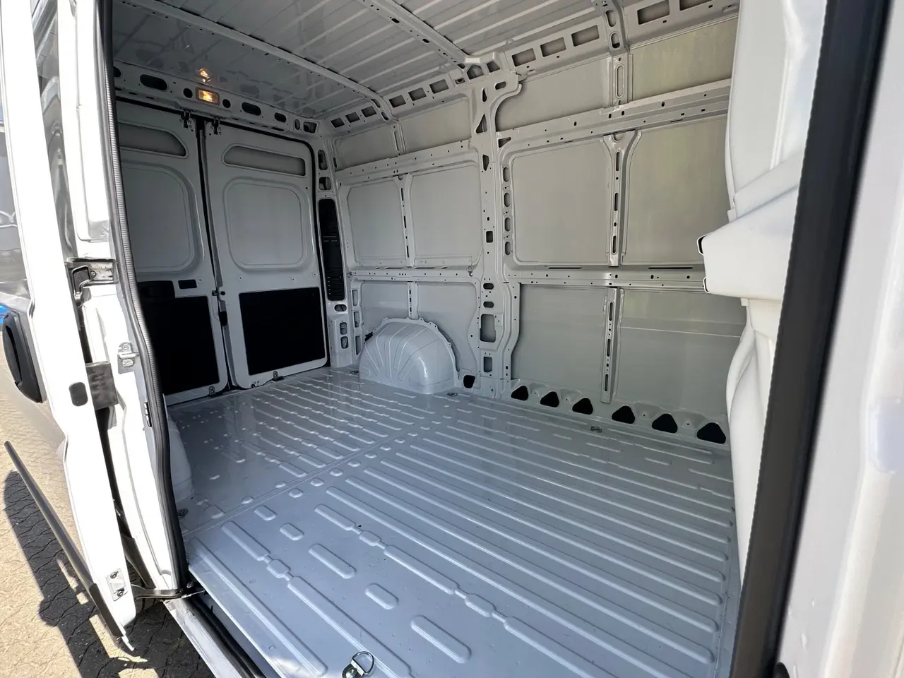 Billede 7 - Peugeot Boxer 435 2,2 BlueHDi 165 L2H2 Premium
