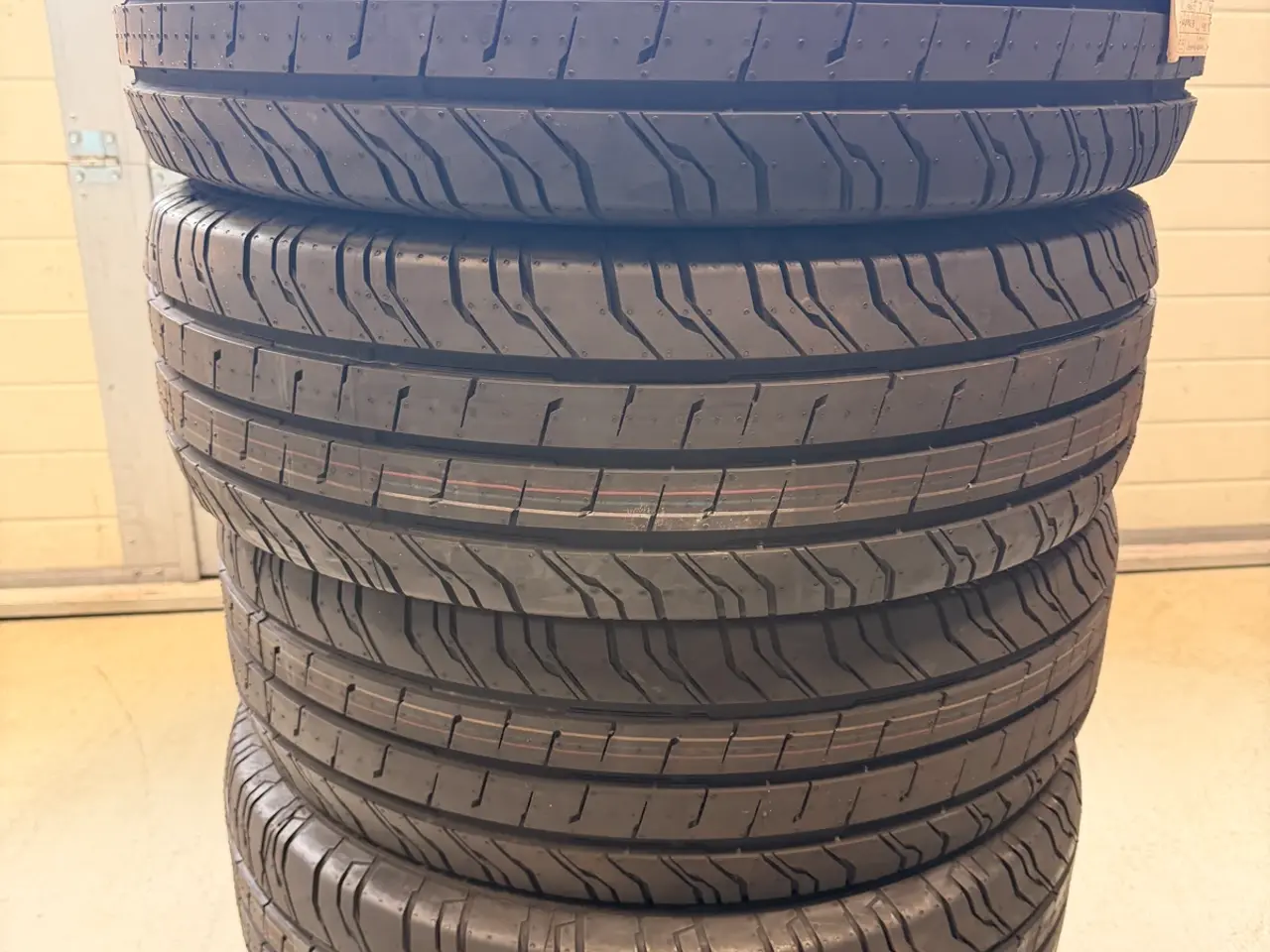 Billede 1 - 215/60-17 Continental varevogns dæk