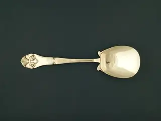 Fransk Lilje Kagespade, 27½ cm.