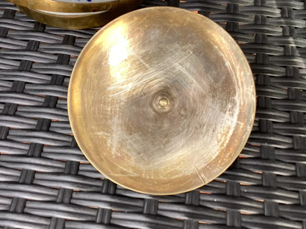 Billede 10 - Fin ældre kiksespand i opaline glas med blå glasur