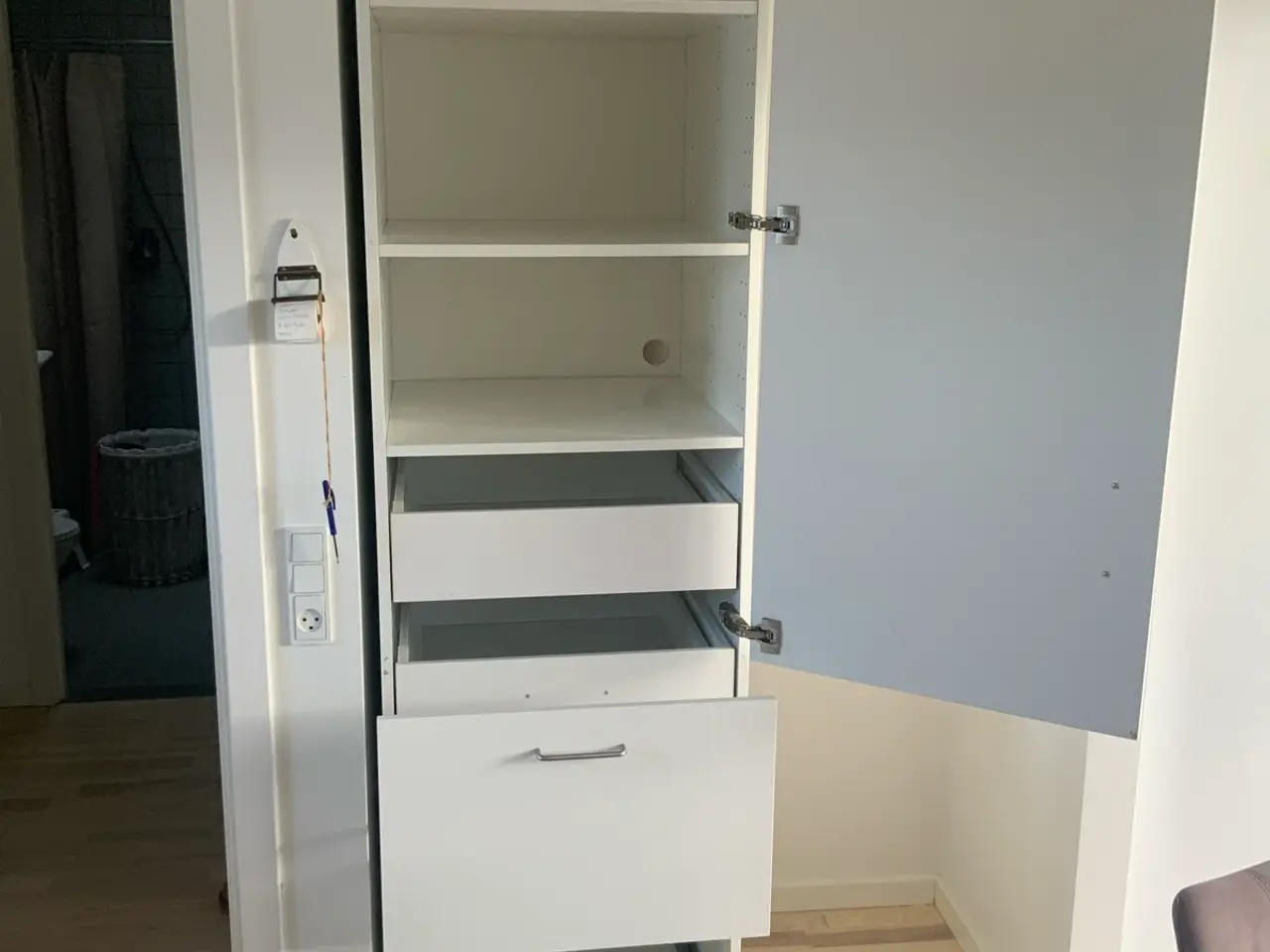 Billede 3 - Ikea højskab med skuffer