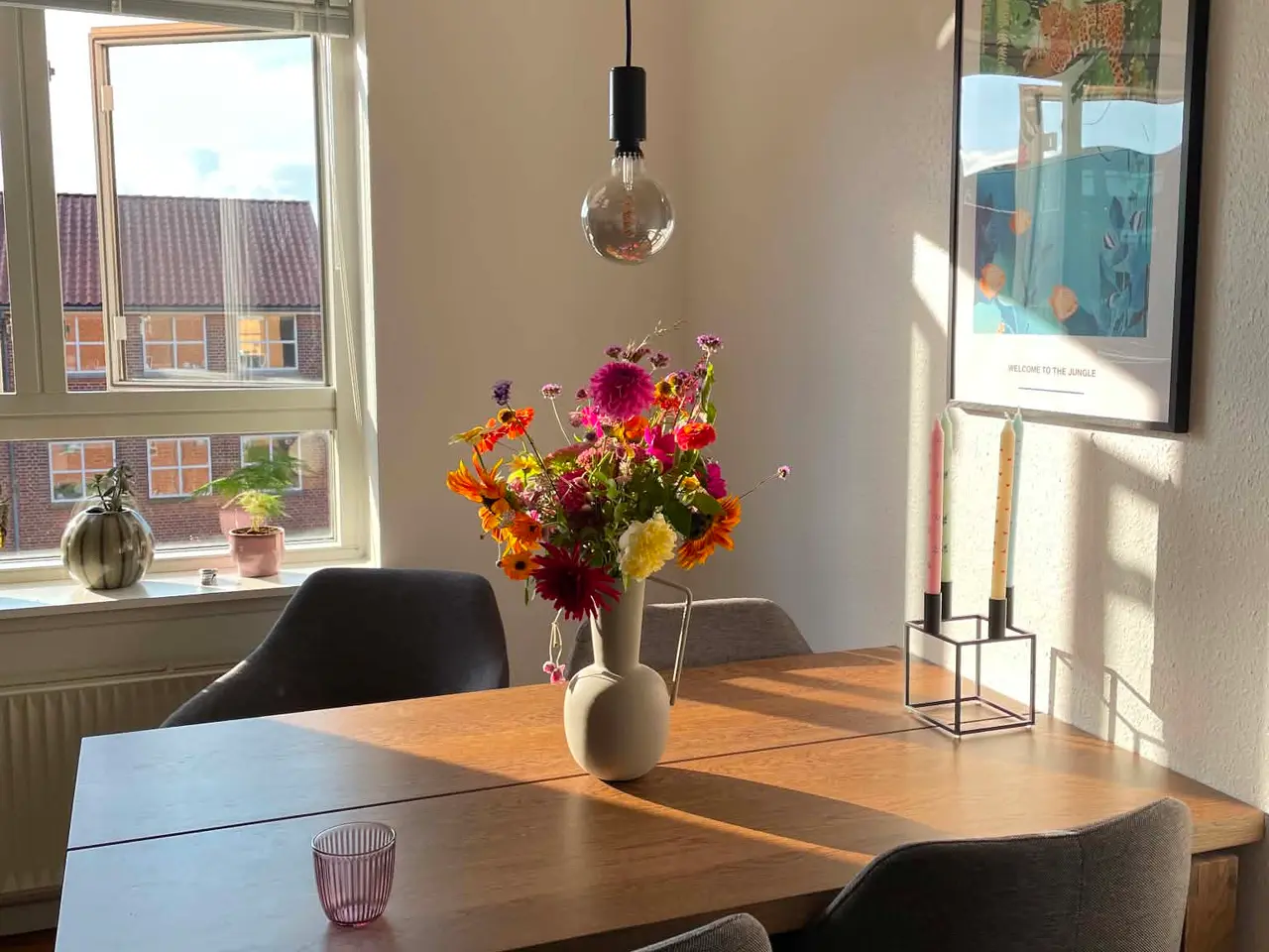 Billede 2 - IKEA spisebord med 4 stole - BYD GERNE