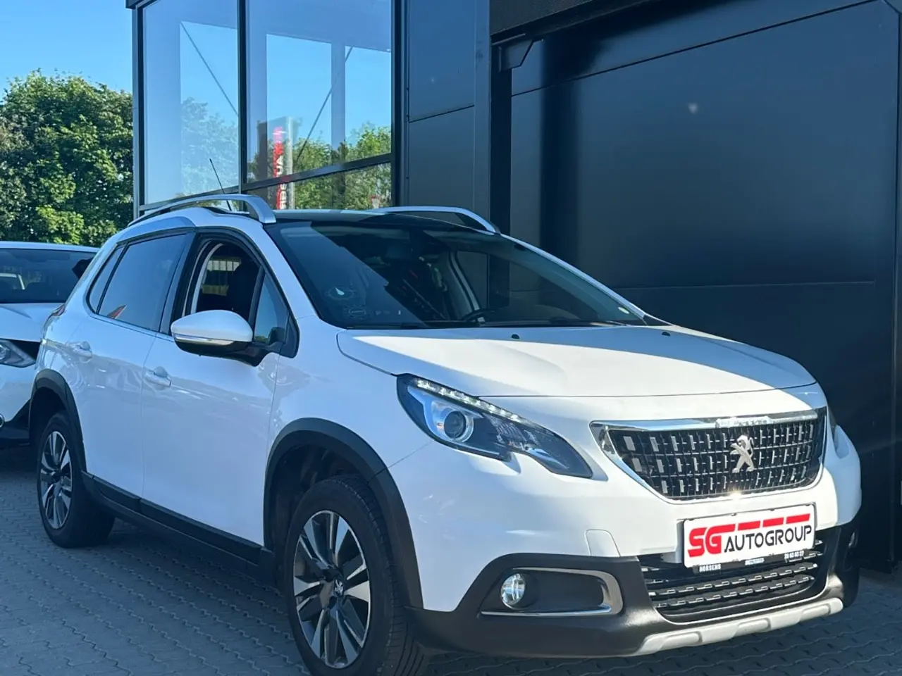 Billede 1 - Peugeot 2008 1,2 e-THP 110 Allure Sky