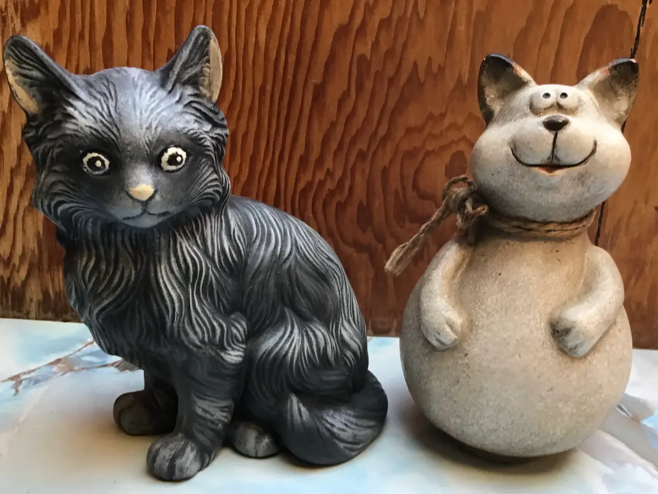 Billede 1 - 2 kattefigurer 14 cm (pris er for begge)