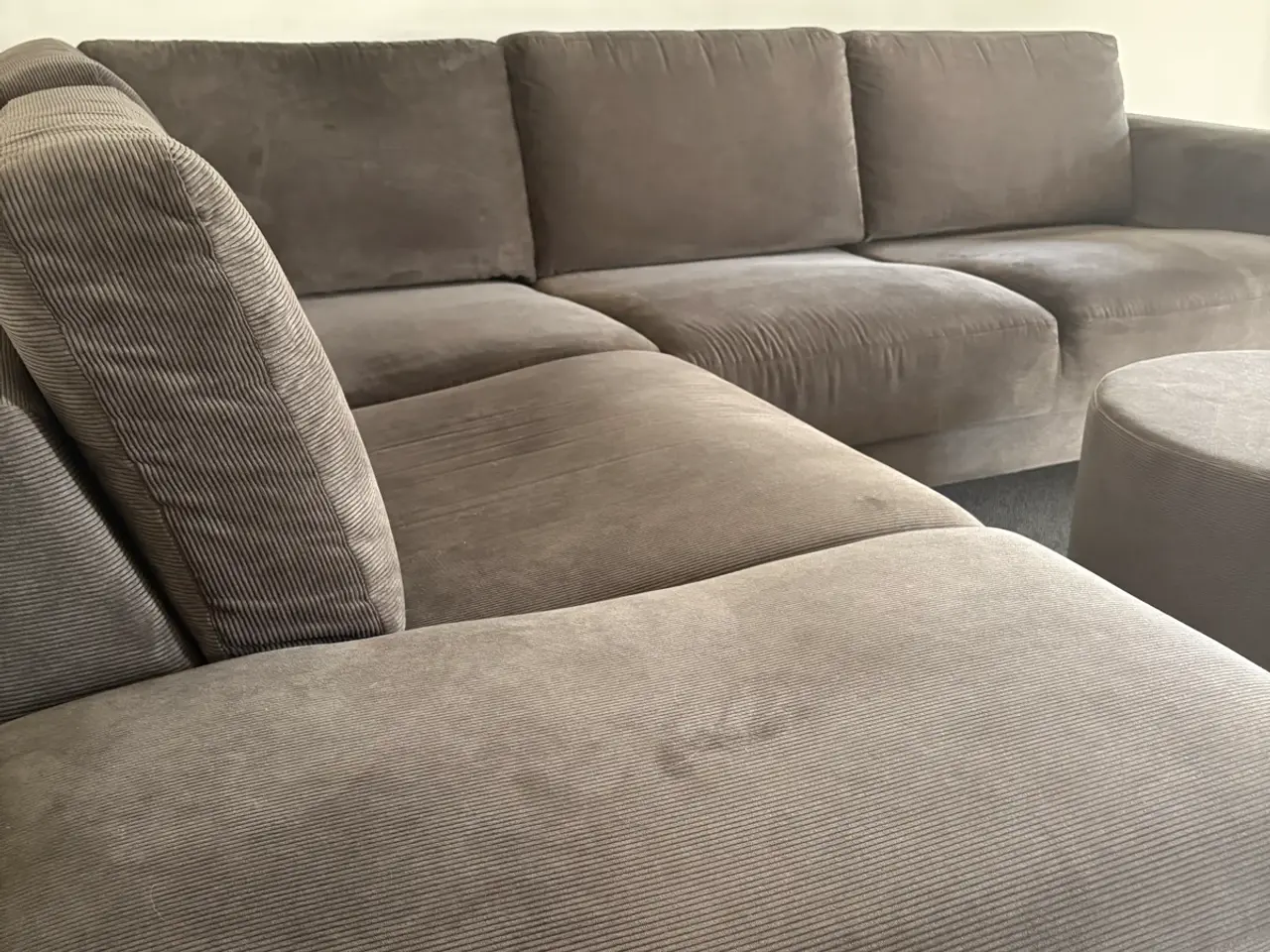 Billede 3 - Flot og velholdt sofa med chaiselong