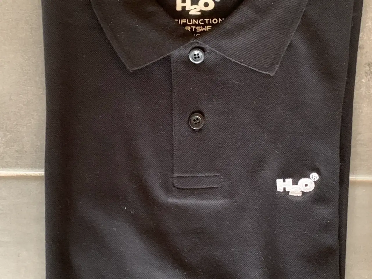 Billede 1 - T-shirt H2O, str. L - ubrugt (købt i forkert str.)