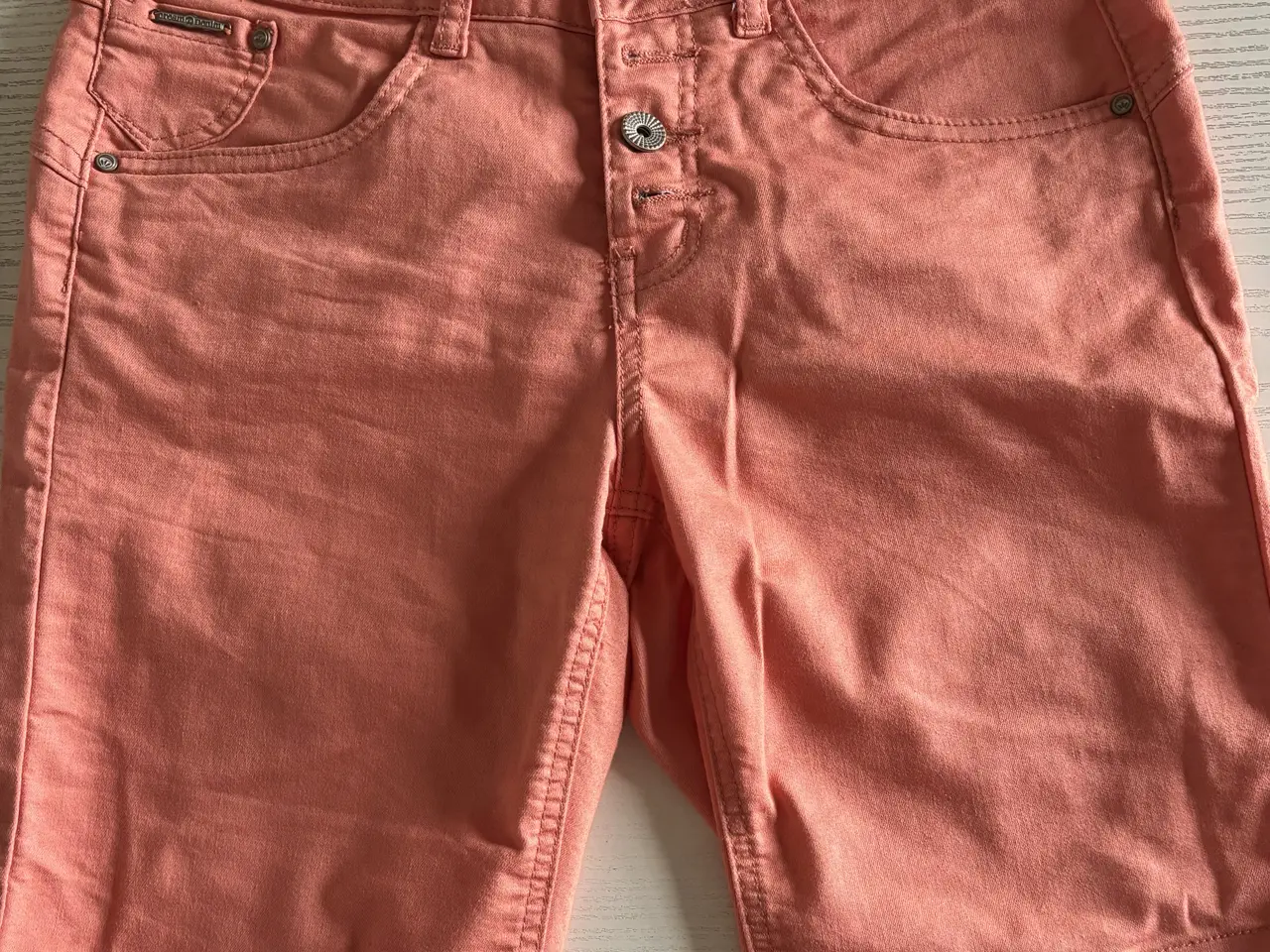 Billede 3 - Bluse og shorts str. 40 og 29