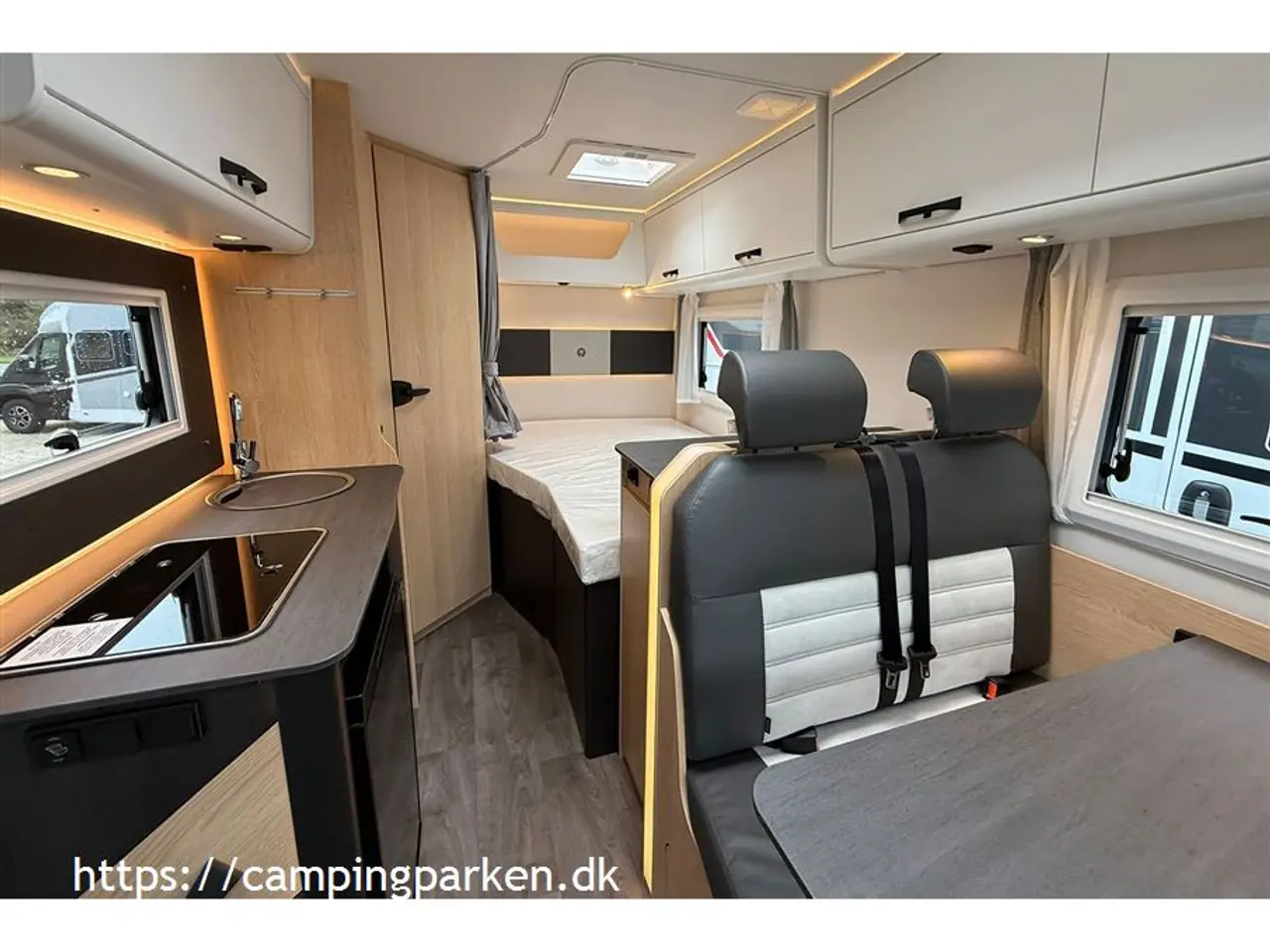 Billede 8 - 2027 - SunLight T 58 Adventure Edition Super lækker, kort autocamper under 6 m og automatgear - kom nemt omkring!