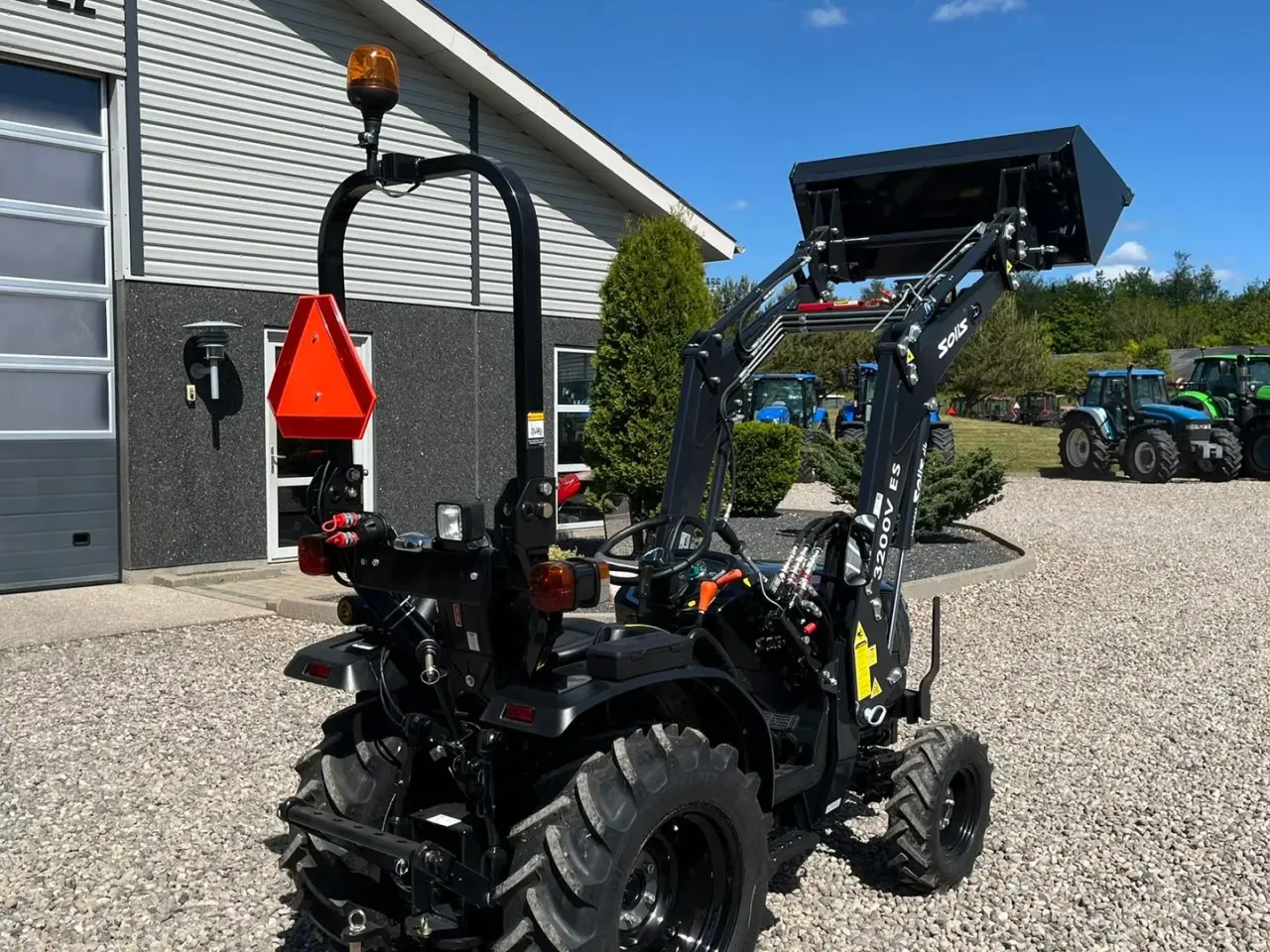 Billede 14 - Solis S26 6+2 gearmaskine Limited Edition i sort med brede hjul og Fuldhydraulisk frontlæsser