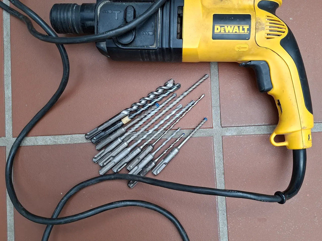 Billede 2 - salg Dewalt slagboremaskine