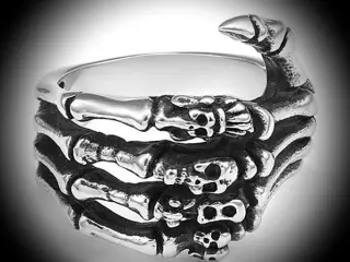* Fedeste fingerring med kranier - i Tibetansk Søl
