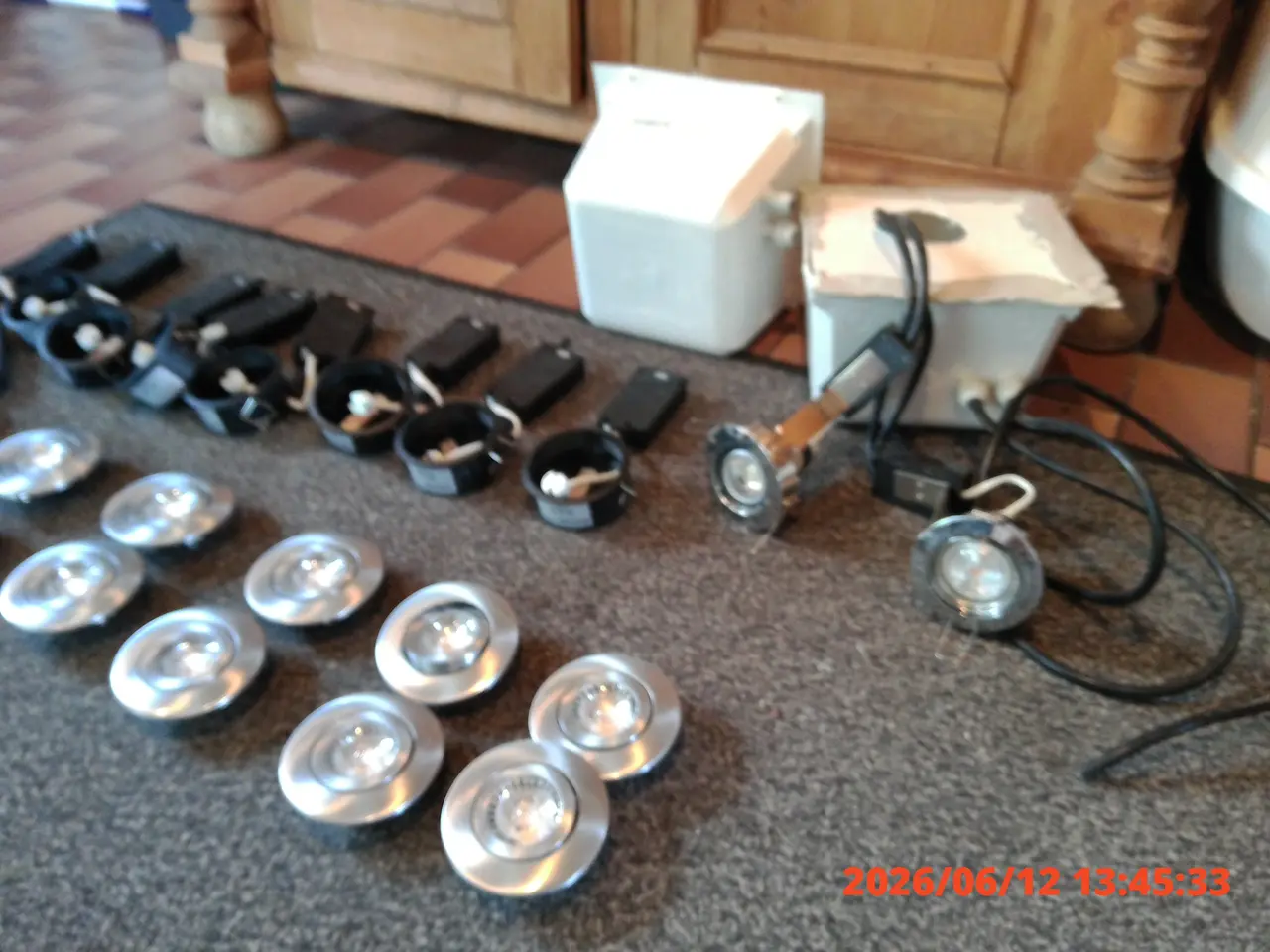 Billede 3 - 10 spotlys med fatning og 2 i box