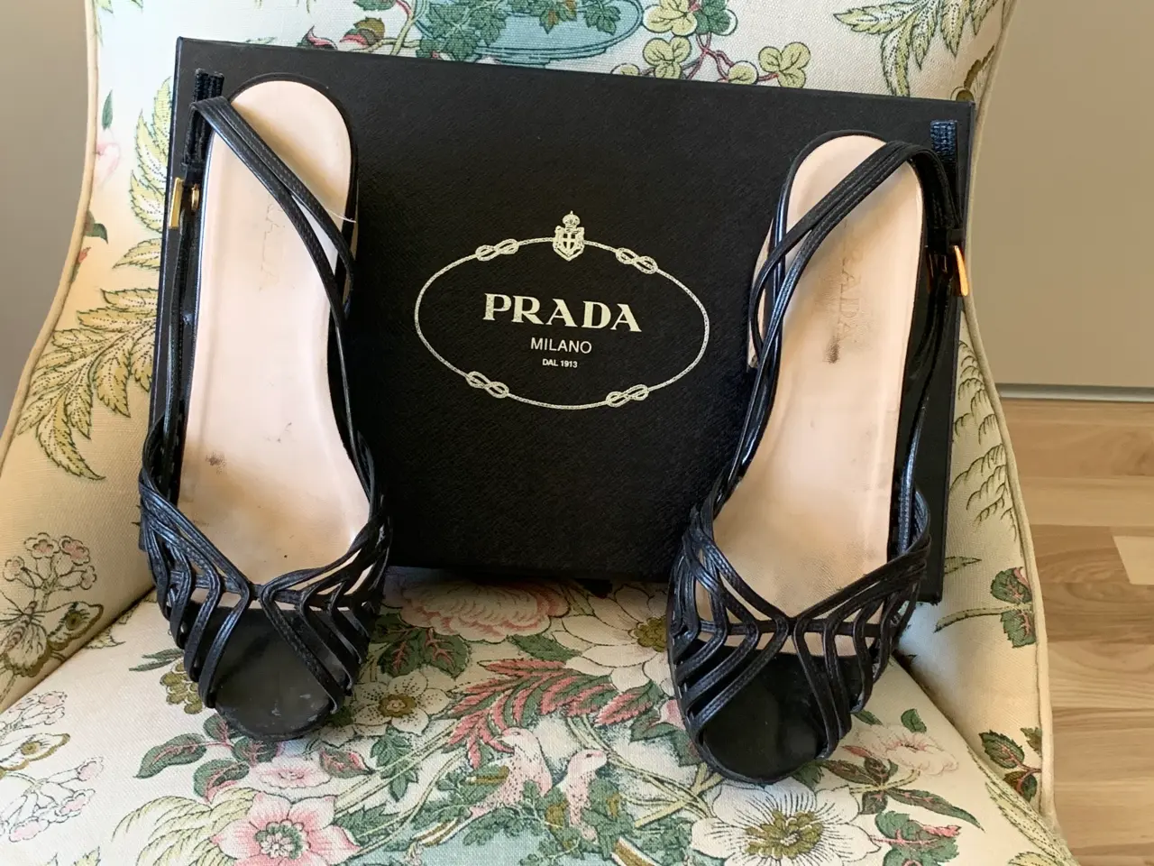 Billede 1 - Prada sandaler i læder.