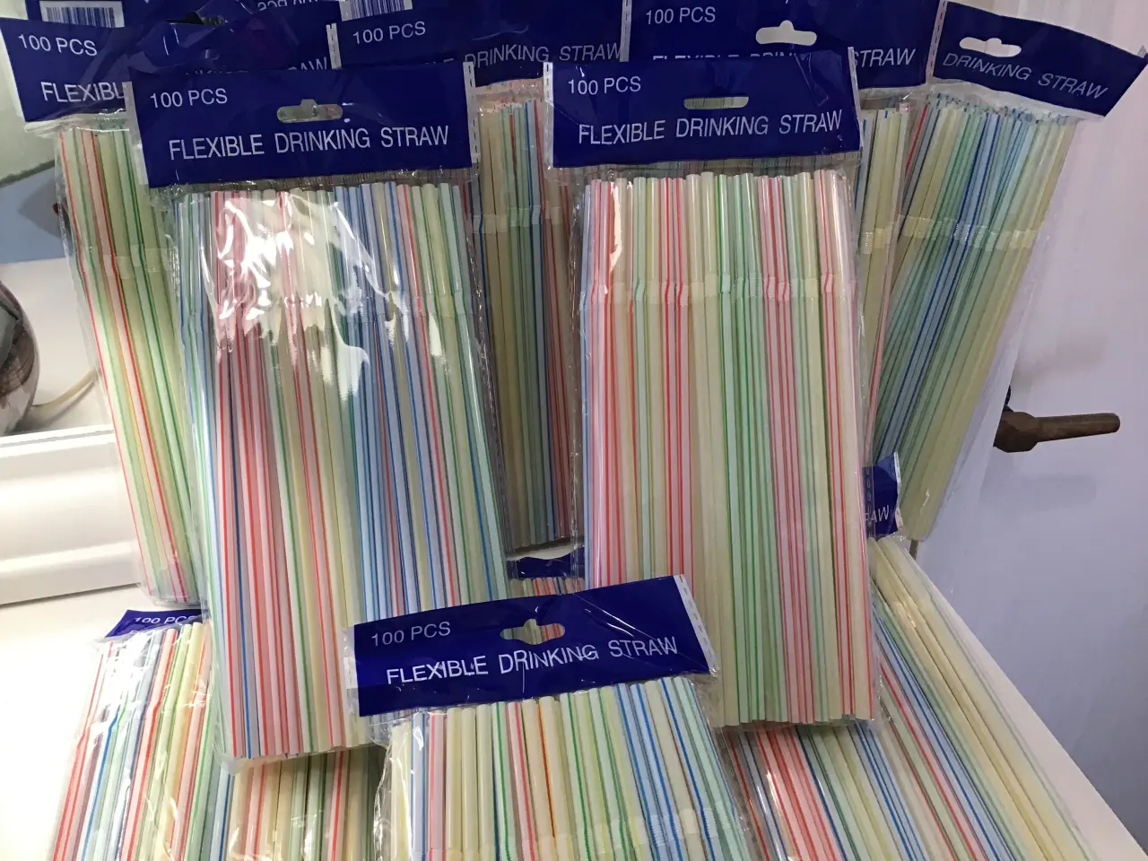 Billede 2 - 100 stk. plastik sugerør med knæk 25,00 kr.