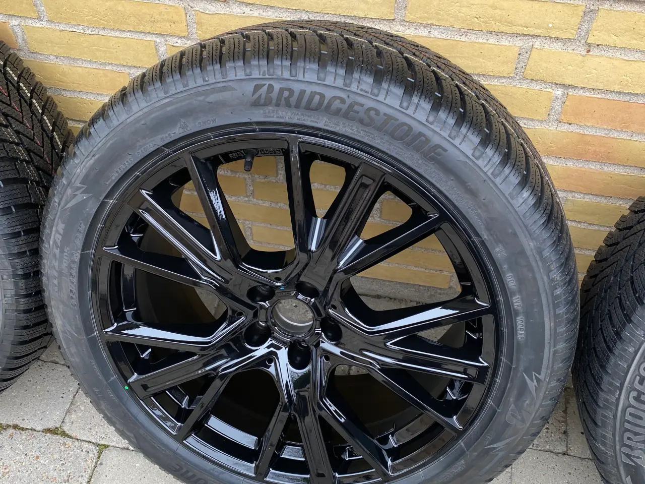 Billede 3 - 20” ID BUZZ Vinterdæk Bridgestone 