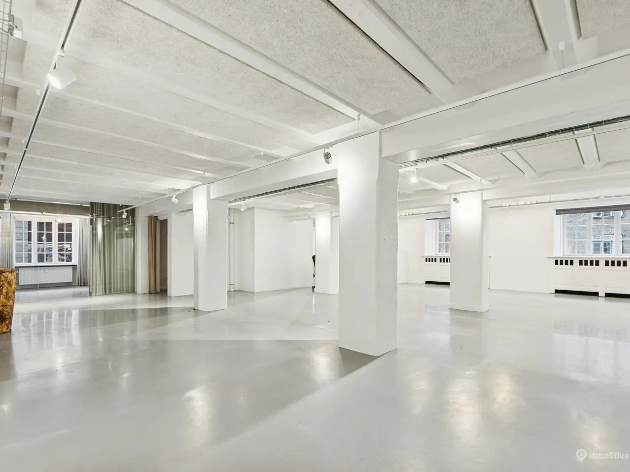 Billede 1 - Kontorlejemål i stueetage med rå og industriel stil - tæt på Islands Brygge metrostation.