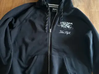 Hættetrøje/ Hoodie.