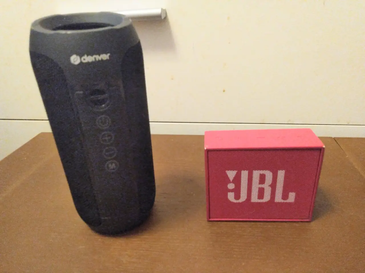 Billede 2 - Bluetooth højttalere JBL og Denver 2 stk