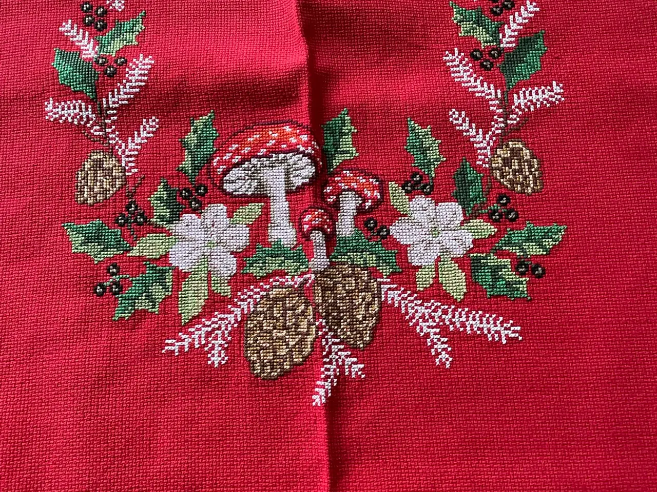 Billede 3 - Broderet juledug 