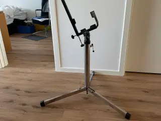 Harrmonikastativ til anbringelse af harmonika