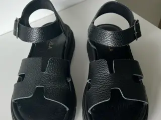 Bukela sandal