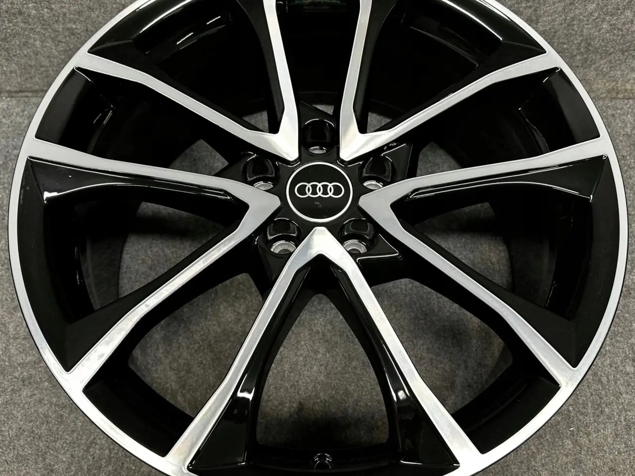 Billede 1 - ALUFÆLGE AUDI A4 S4 B9 8W0 19"