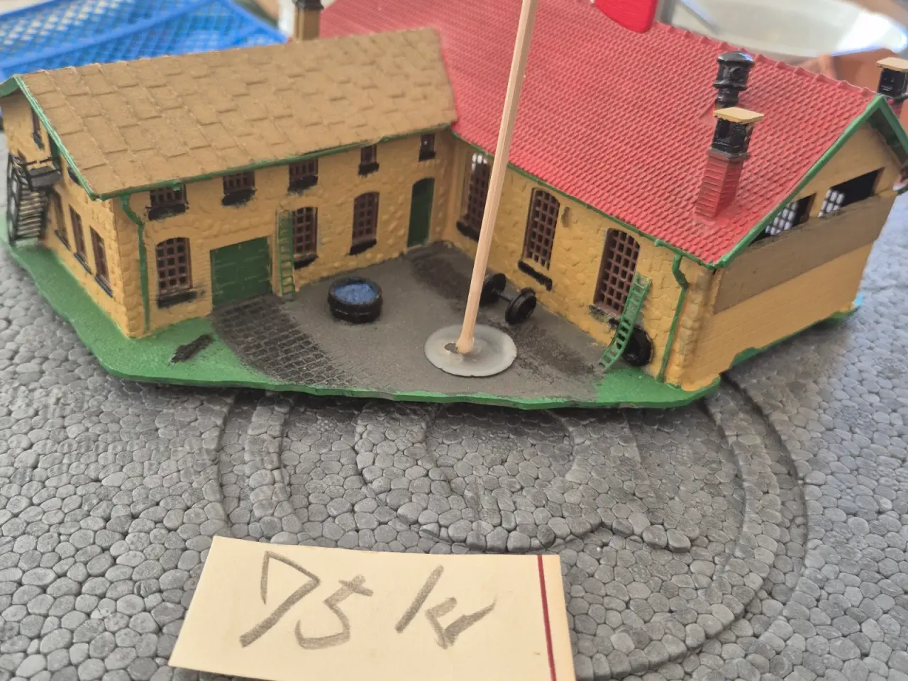 Billede 2 - Forskellige modelhuse og 1 lokomotiv