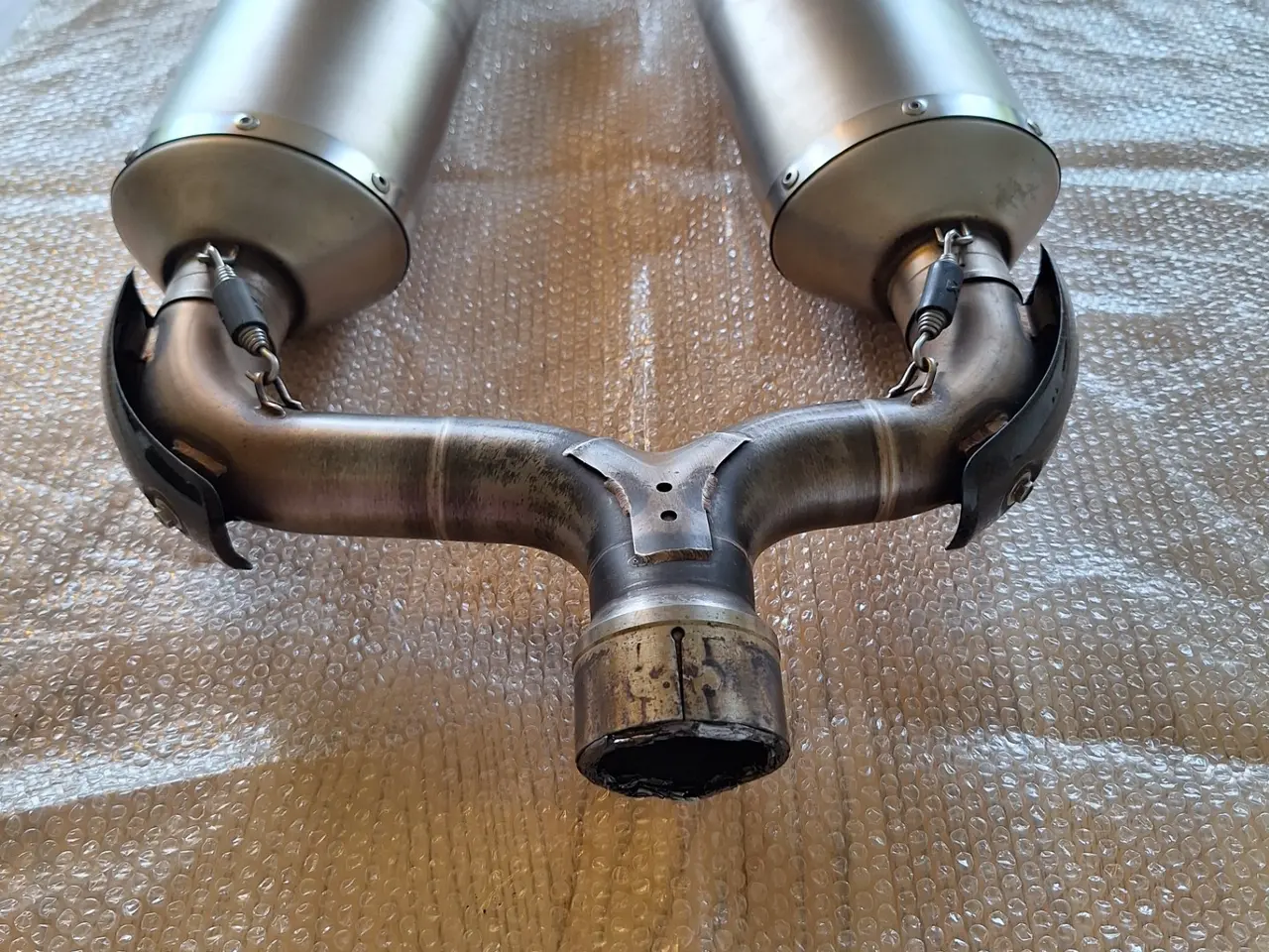 Billede 5 - Akrapovic Slip-on MC-udstødning Aprilia