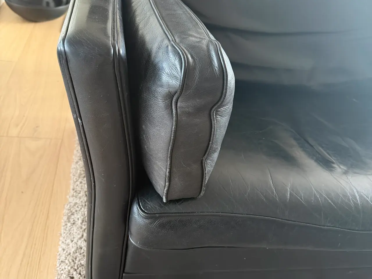Billede 2 - Sort skind sofa 2 1/2 prs