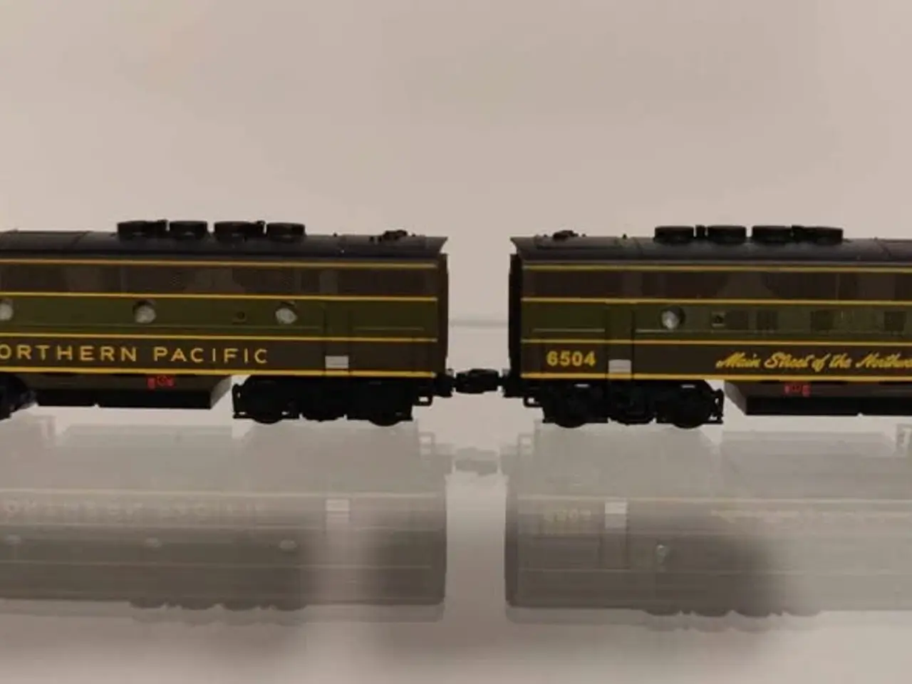 Billede 4 - Modeltog. AZL F3 A/B diesel lokomotiver. Z skala.