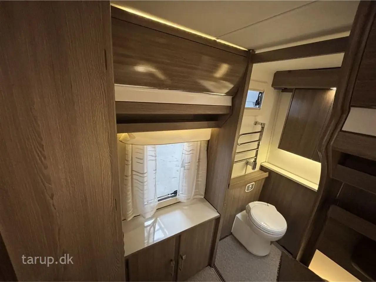 Billede 10 - 2017 - Kabe Imperial 740 TDL-U Isabella Commodore North inkl CarbonX stel, Thule fast monteret markise, Truma mover x4 motor, Dometic Aircon, Centralstøvsuger, Alde Centralvarme