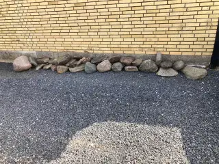 Store / mellemstor sten til bålplads, bede m.m.