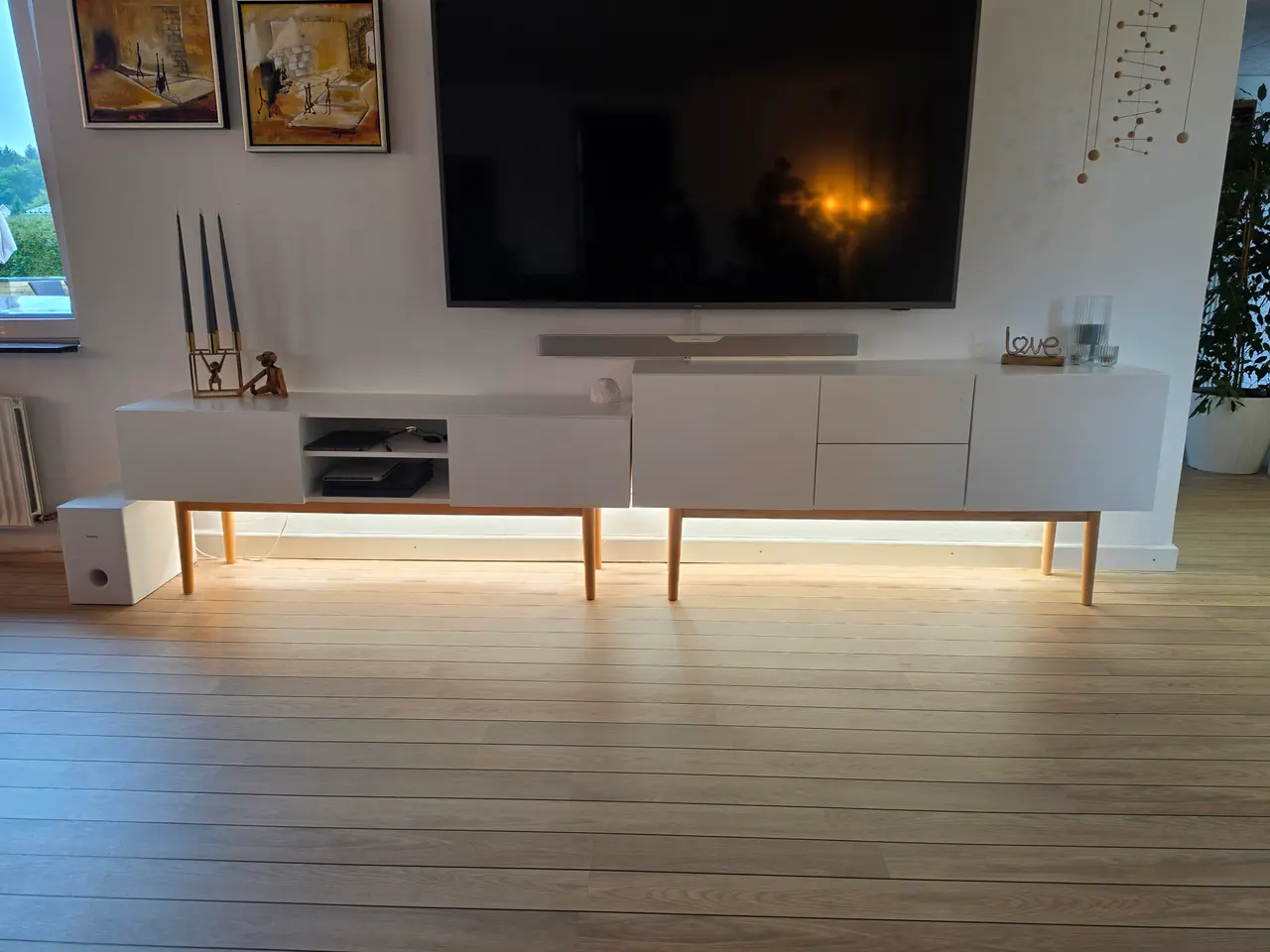 Billede 1 - Tvbord og skænk 