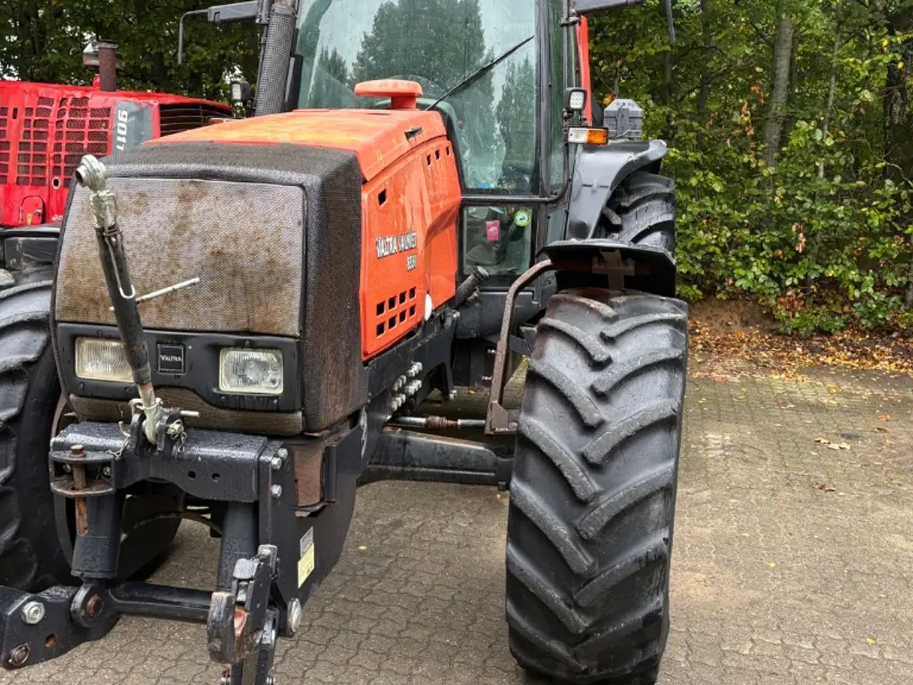 Billede 1 - Valtra 8350 Med frontlift