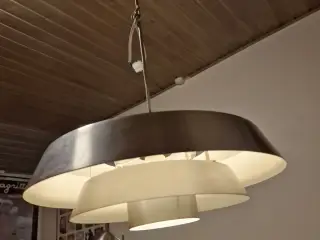 Loftslampe i letmetal