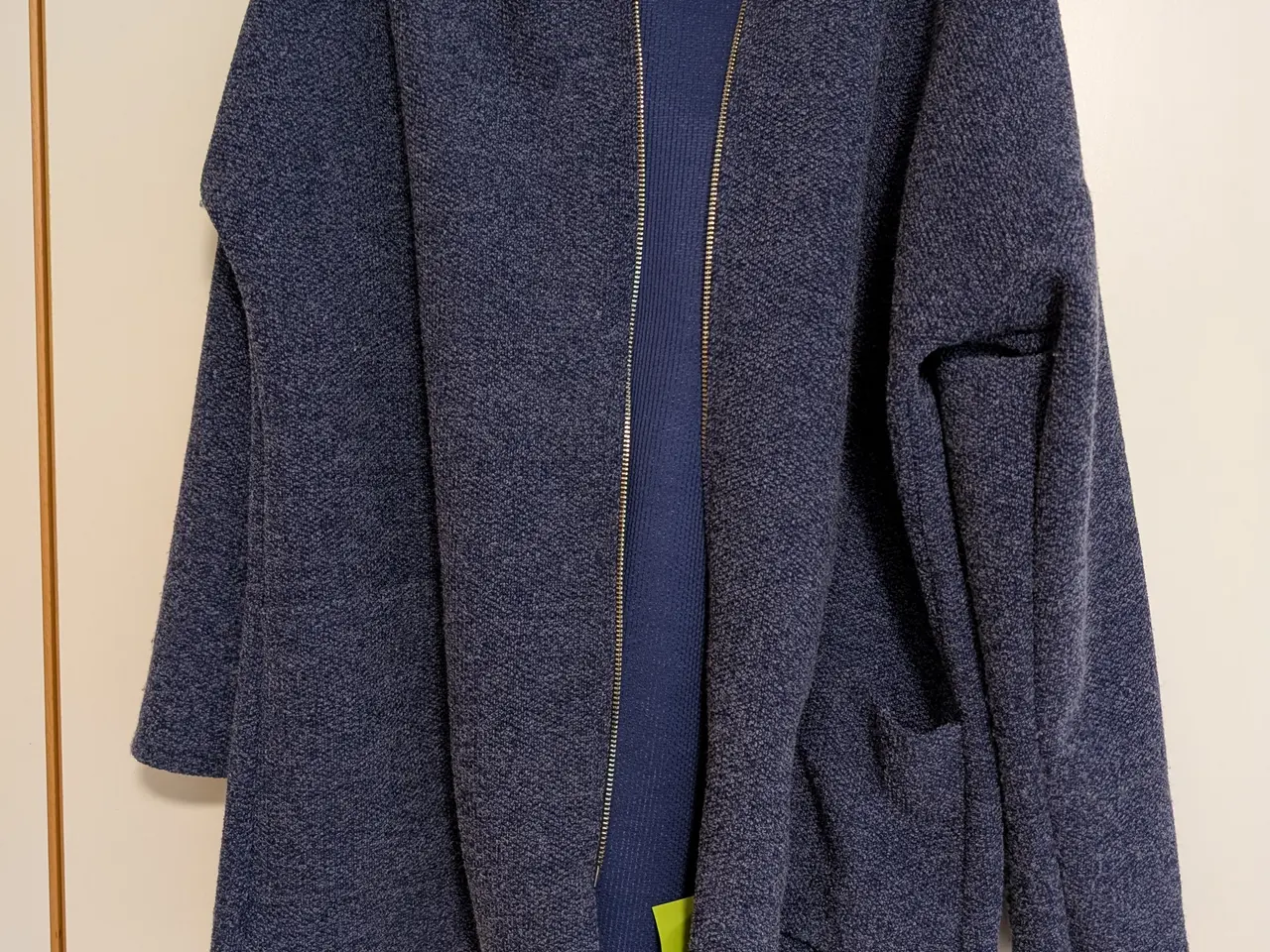 Billede 1 - NY cardigan str L/XL med hætte og lynlås