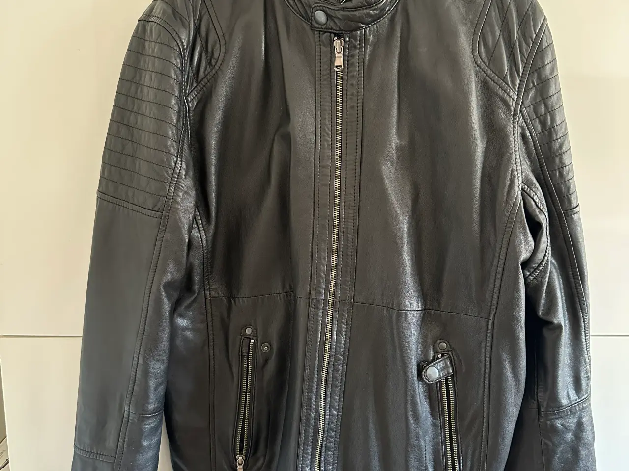 Billede 1 - Biker Jakke I Sort skind Som ny 
