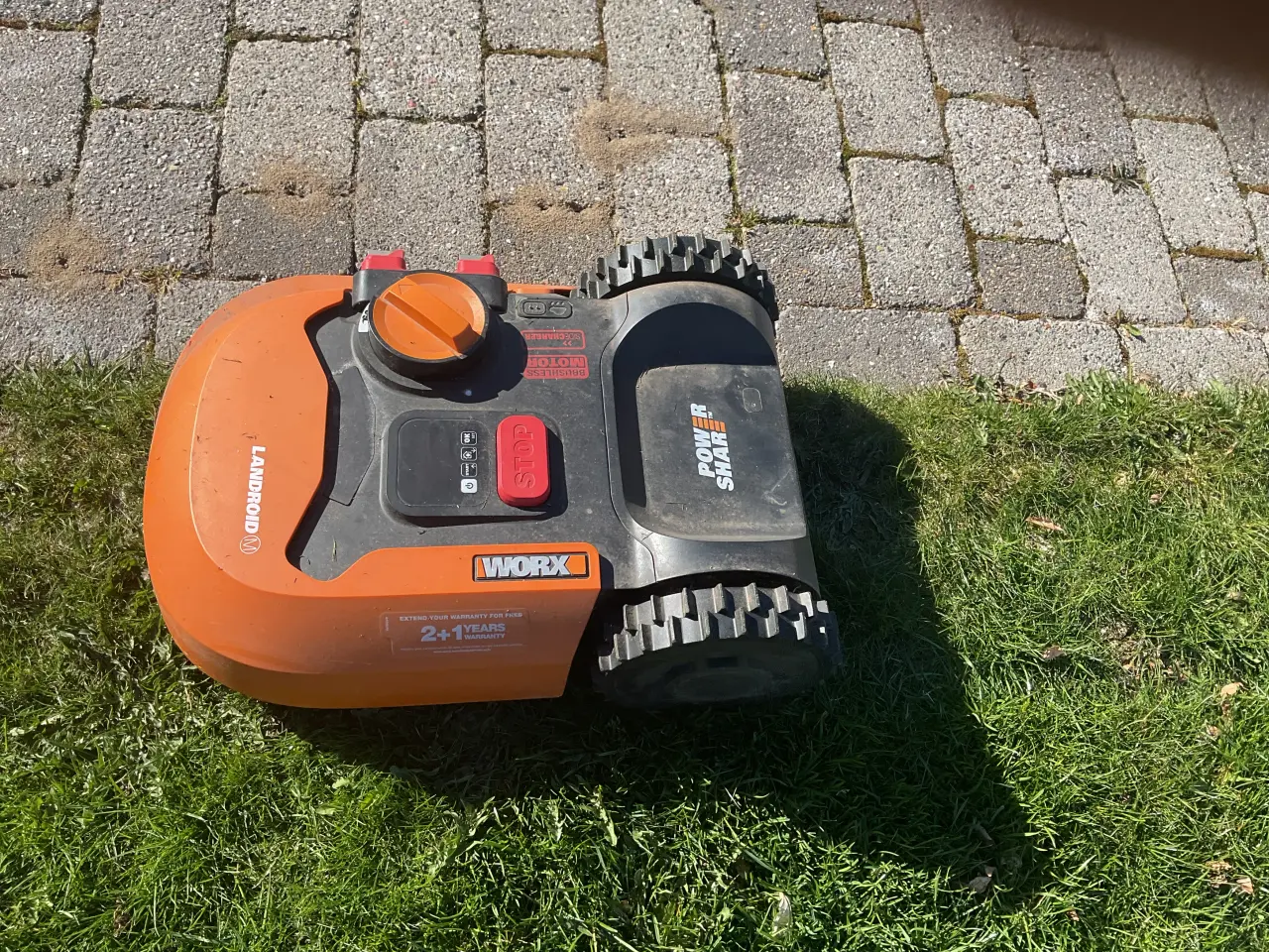 Billede 1 - Robot plæneklipper 
