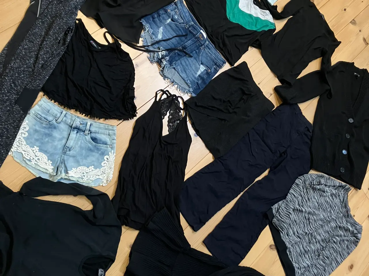 Billede 1 - Bluser, toppe, shorts, bukser mm