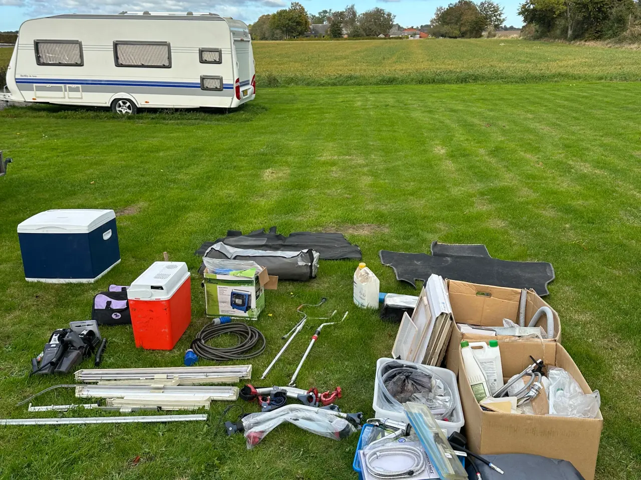 Billede 1 - Diverse campingudstyr. Låse, pumper, truma osv