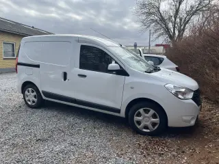 Dacia Dokker med meget lav km tal!