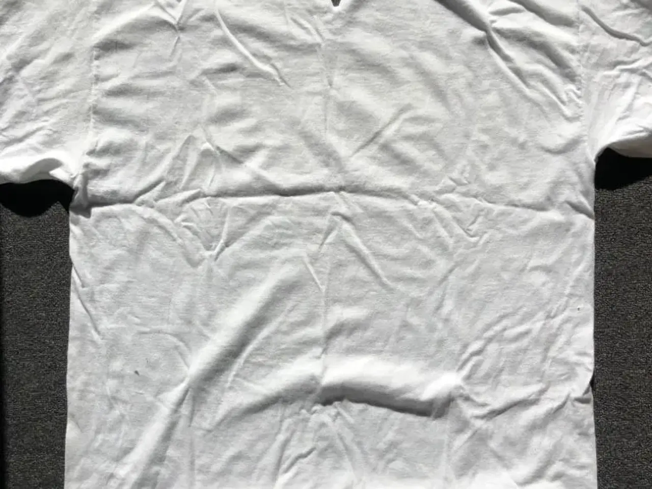 Billede 3 - T-shirt som ny
