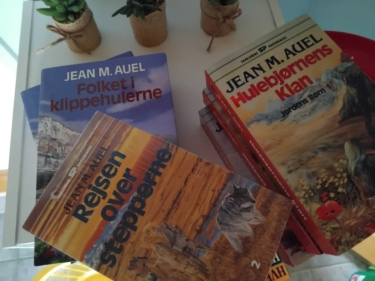 Billede 1 - Spændende bogsæt: Jean M. Auel: "Jordens børn "
