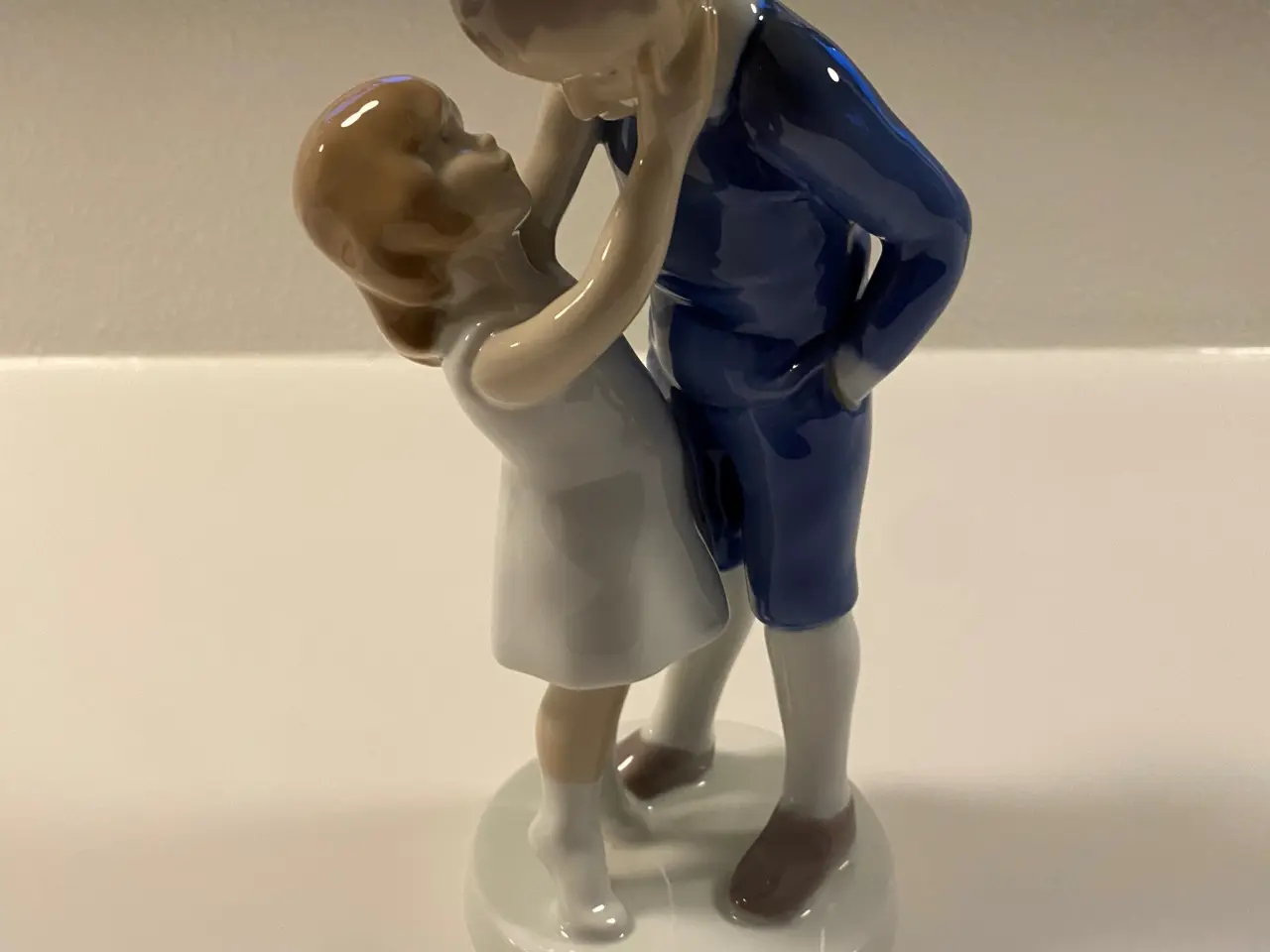 Billede 1 - Pige/Dreng figur Bing & Grøndahl